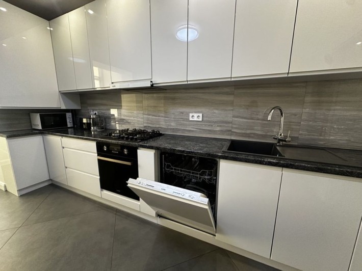 Оренда 3 кім. квартири. Парк. Бам. Довженка/Провулок Надіі - фото 1