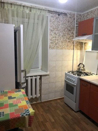 Здам в оренду 1-кімнатну квартиру на Браїлках. - фото 1