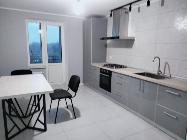 Поділ 1-о кімн.кв. в новому будинку з ремонтом - фото 1