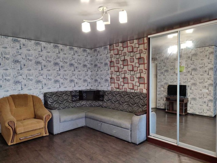 Оренда однокімнатної квартири-студії на Соцмісті по Соборності. - фото 1