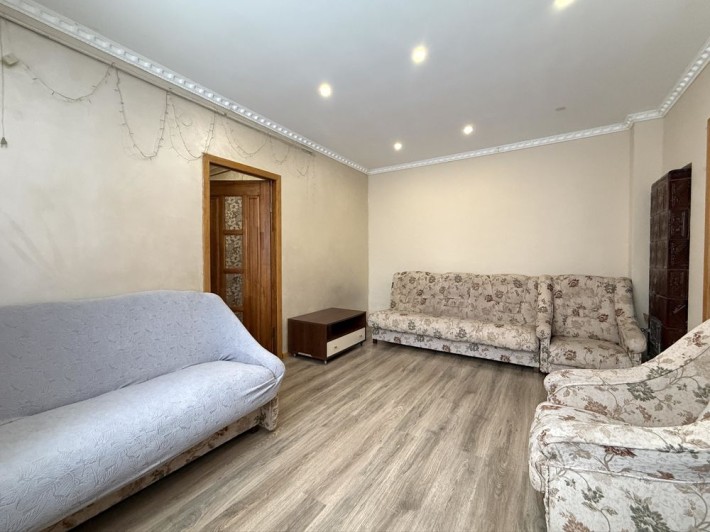 ОРЕНДА 2-кім. квартира ЦЕНТР / власна територія /постійне опалення - фото 1