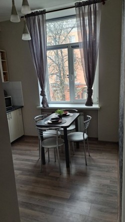 Соборності 44 парковка у дворі - фото 1