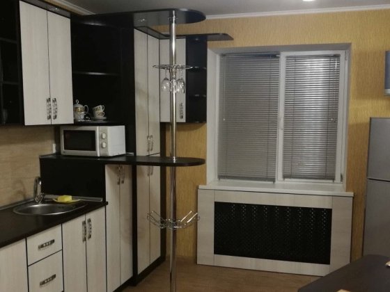 Поділ новобудова парковка у дворі Полтава