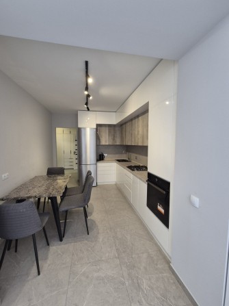 Оренда 2х кімнатної квартири в центрі міста - фото 1