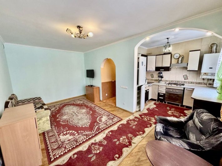 Оренда 2-о кімнатної квартири з гаражем та сараєм у Центрі міста ! - фото 1