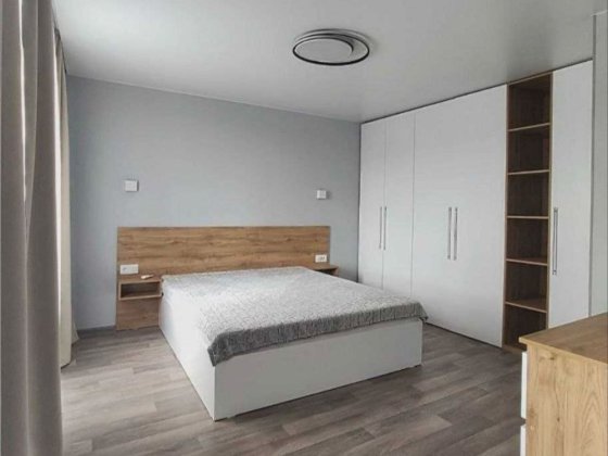 Р-н Макдональдс новобудова парковка у дворі Полтава