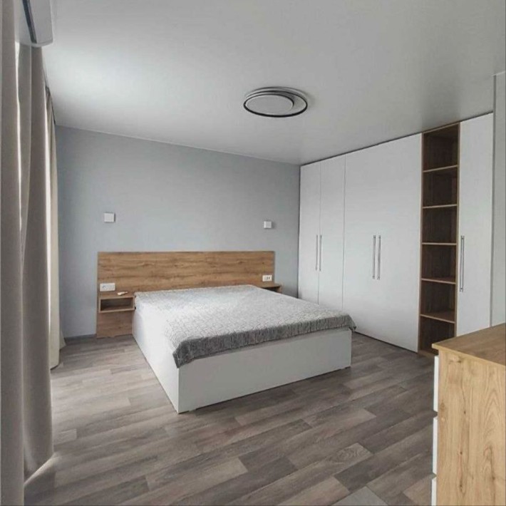 Р-н Макдональдс новобудова парковка у дворі - фото 1