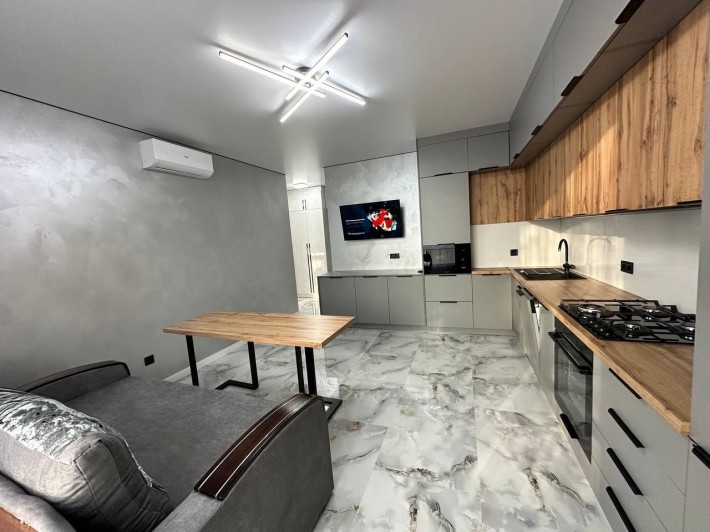 Оренда сучасної 1 км квартири в самому центрі - фото 1