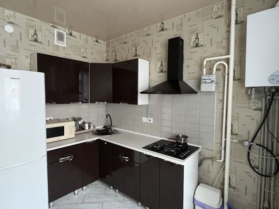 Новобудова на Россошенцях парковка у дворі Полтава