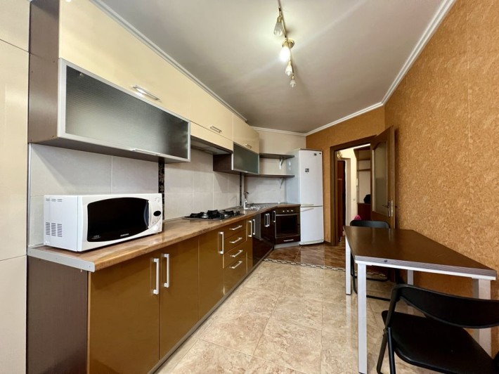 Оренда 1/2 кімнатної квартири на Дружбі - фото 1