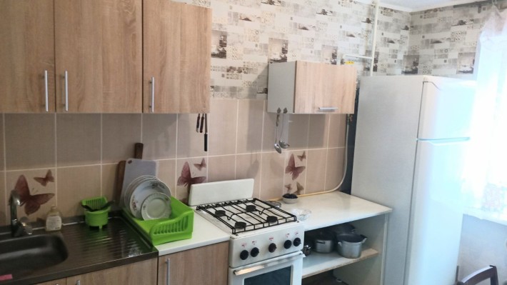 Кривий Ріг. Вул. Героїв Маріуполя оренда 1 кімн. 2й поверх на 2-4 люди - фото 1