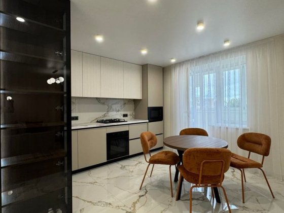 1,5 кімнатна квартира вул Довженка єр іо