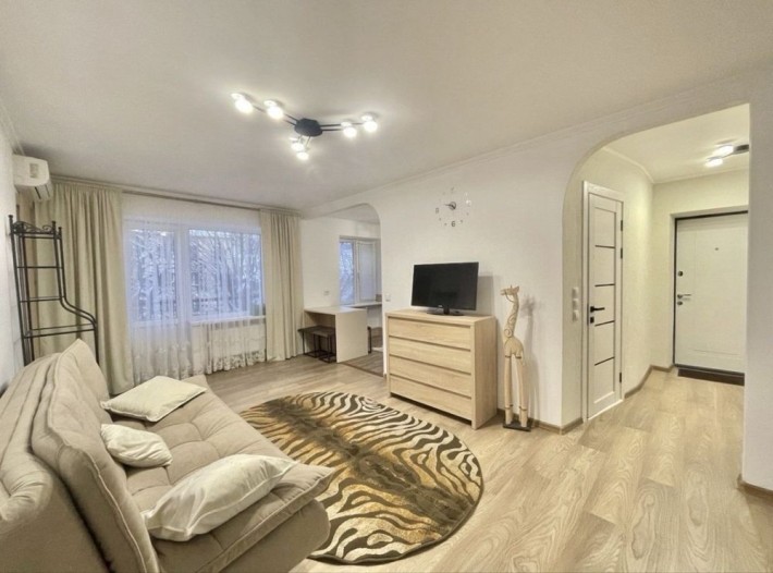 Здається трьох кімнатна квартира в самому центрі міста - фото 1