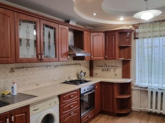 С часна квартира на Шуменському . Будинок цегла . Херсон