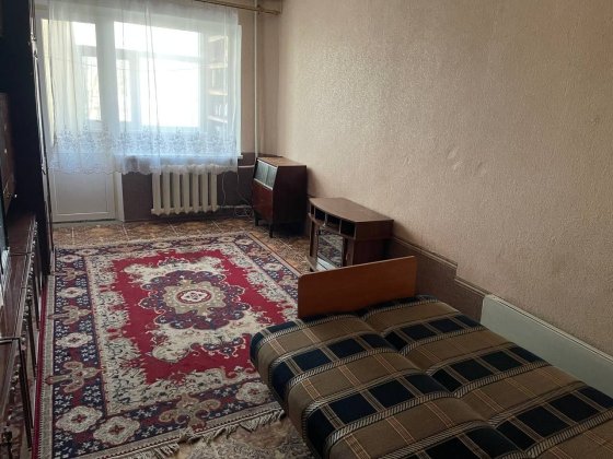 Оренда квартири  в місті Херсон . Перший поверх . Опалення працює . Херсон