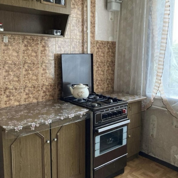 Вільна з 12 лютого 2 окремі кімнати поруч  зупинка - фото 1