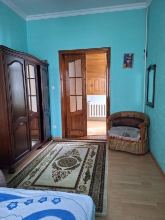 1-кімн. в  кварт.Спільна ванна кухня туалет Опалення світло є завжди. - фото 1