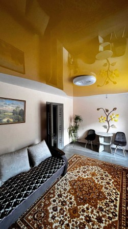 Затишна 1-кімнатна квартира біля Проспекту Повністю укомплектована - фото 1