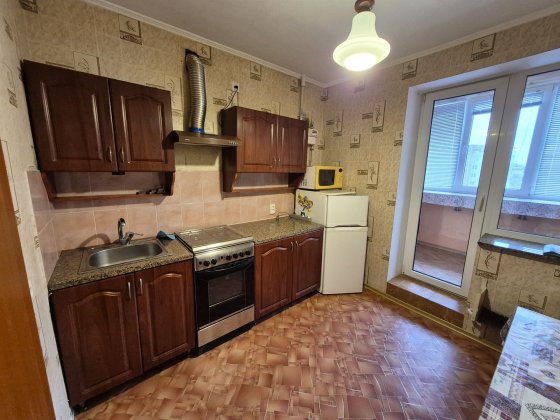 Здається 2 кімнатна квартира на Митниці Черкассы