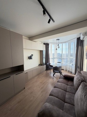 Сдам квартиру новый дом ЖК Лесной ТРЦ Hollywood - фото 1