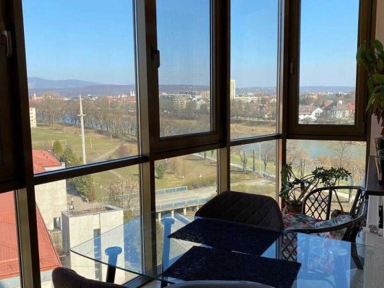 Панорамна 2-кімнатна квартира в центрі [Без комісії] Ужгород