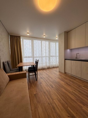 Оренда. Простора двокімнатна квартира, р-н. Центр, вид на р. Дніпро. - фото 1