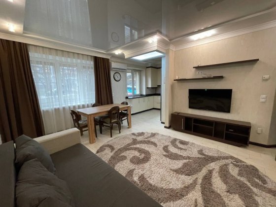 Оренда 3-х кімнатної квартири вул.Комарова,  біля Жовтневого парку Черновцы