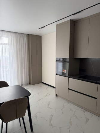 Оренда простороі 2 к квартири з видом на парк. Перша здача - фото 1