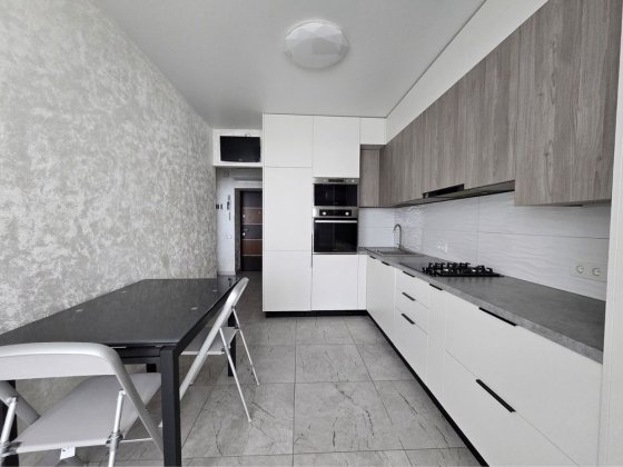 Оренда свіжої 1к НОВОБУДОВИ, РУСЬКА (ЖК КРИШТАЛЕВЕ ОЗЕРО), посудомийна Чернівці