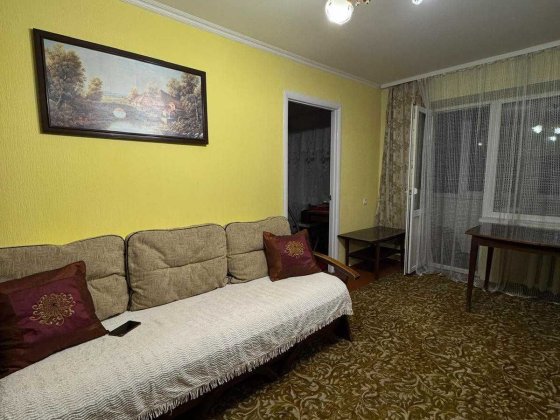 Здається 3 кімнатна квартира. Світло Не ВИМИКАЮТЬ! Черновцы