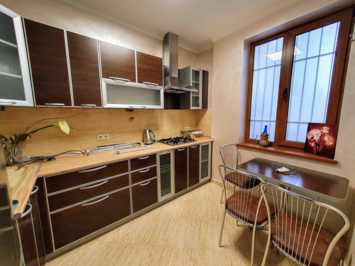 2-х кімнатна квартира в ЦЕНТРІ міста на вул.ШКІЛЬНА (р-н Боженка) - фото 1