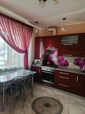 2 кімнатна квартира,є 2 паркомісця, євроремонтом,закритий двір - фото 1