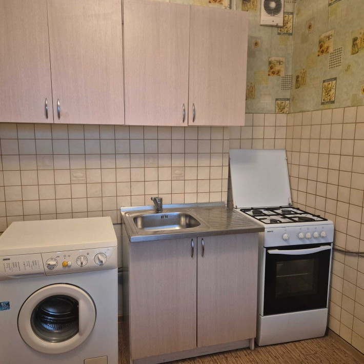 Оренда 1-кімнатн.,ГАЗ,ст.м."Мінська,п-т Оболонський 18-А. - фото 1