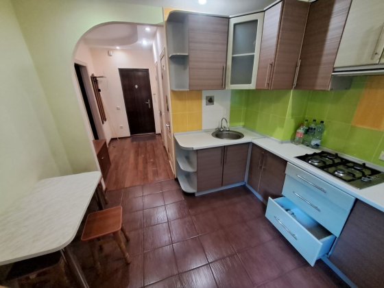 Оренда 1 кімнатна 4/9 площ 36 м2 кух 9 в центрі вул Котляревського 4. Чернигов