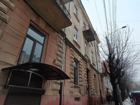 2 к.кв ( окремі кімнати ) р- н Університету. Черновцы