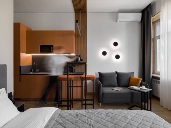 Центр, поряд з Маріїнським парком Киев