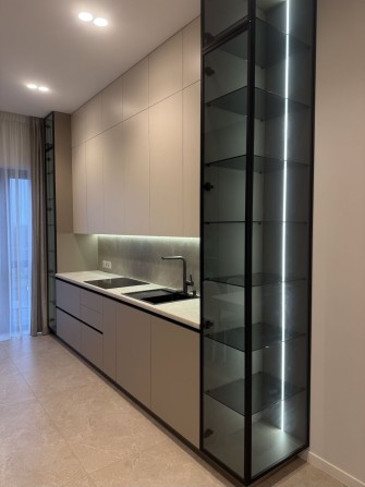 Оренда 2хкімнатної квартири з власною терасою та двориком. - фото 1