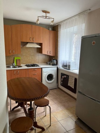 Здам 2 кімнатну квартиру в центрі міста - фото 1