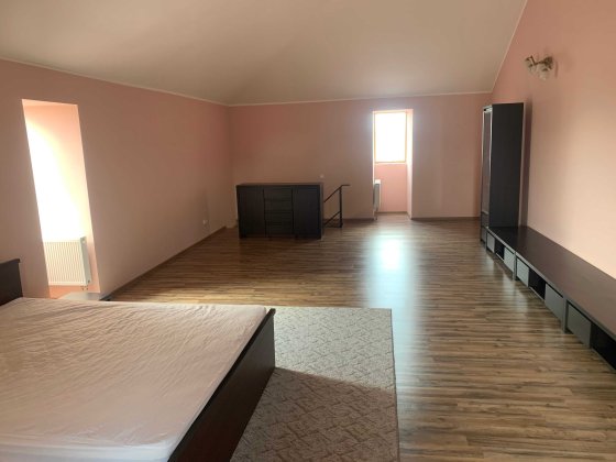 оренда  двохкімнатна двохрівнева студіо з паркувальним місцем Киев