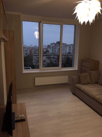 Хазяйка. Сдам свою стильну 1к кв. Богатирська 6а. Ліфт працює! - фото 1