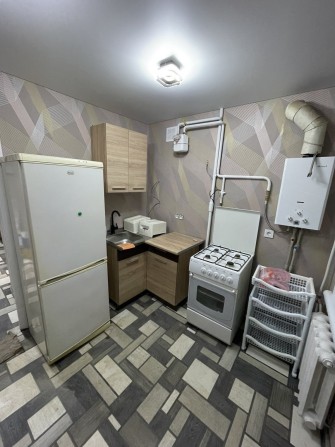 Сдам 1 комнатную квартиру с ремонтом  на Титова, 3/5 эт., - фото 1