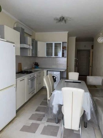 Сдам 2-х комнатную на Победе-5, все евро. Своя! Собственник. - фото 1