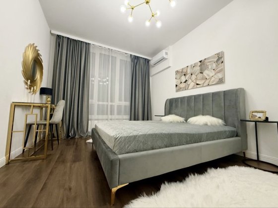 2 кімнатна квартира Печерськ центр Липки є генератор , без комісіі Киев