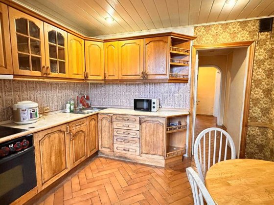 Оренда 3-ри кімнатної квартири вул. Ужвій, 9 метро Мінська Киев