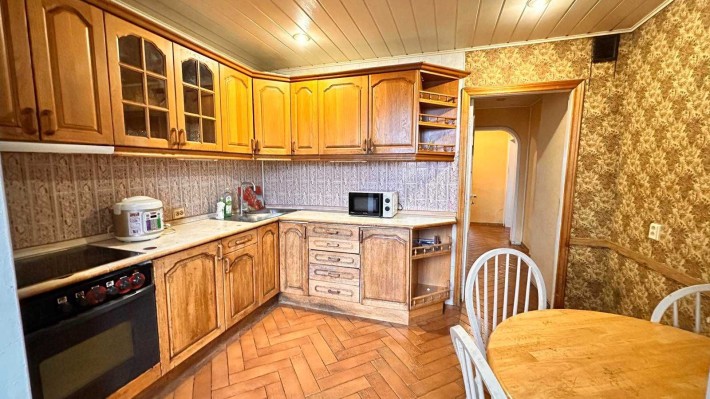 Оренда 3-ри кімнатної квартири вул. Ужвій, 9 метро Мінська - фото 1