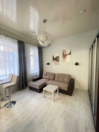 Здається 1-к квартира-студія на пл. Соборна, 6 - фото 1