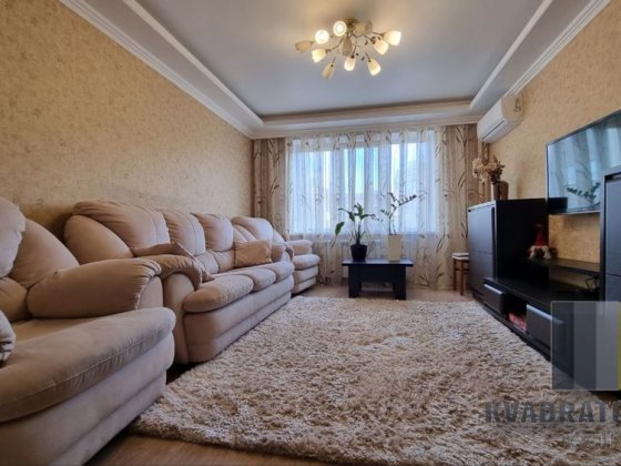 Сдам трехкомнатную квартиру Дніпро