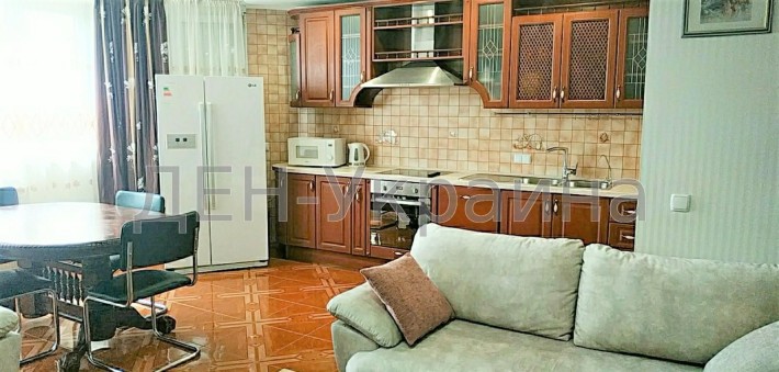 Метро Шулявська. 3 кімнатна квартира 110 кв.м вул. Гетьмана 1 - фото 1