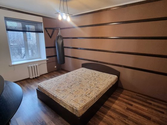 Здається 2-кімнатна квартира у сталінці, центр — Адміральська, 2. Миколаїв