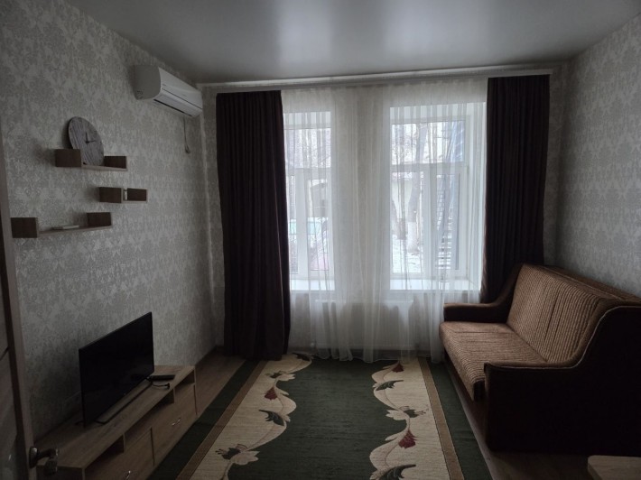 2к.Сдаю.ул.Никольская+Мариупольская.10000т. - фото 1